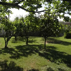 https://provence-roulottes.fr-provencehotel.com